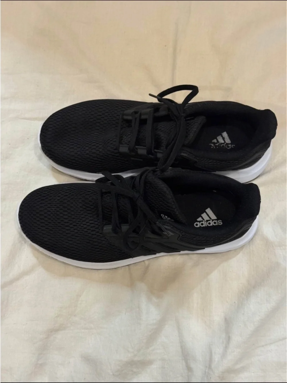 Women’s adidas Ultimashow, a lightweight running and sportswear shoe - - Picture 4 of 7